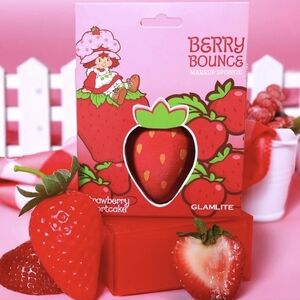 STRAWBERRY SHORTCAKE x GLAMLITE BERRY BOUNCE MAKEUP SPONGE